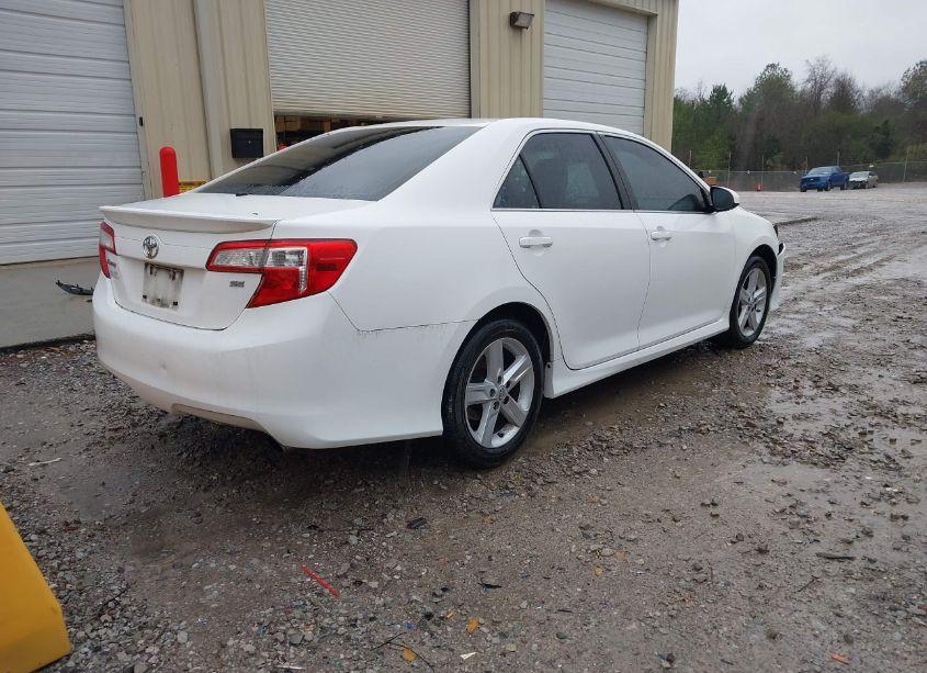 Photo 4 of 2014 Toyota Camry SE (VIN 4T1BF1FK9EU755133)