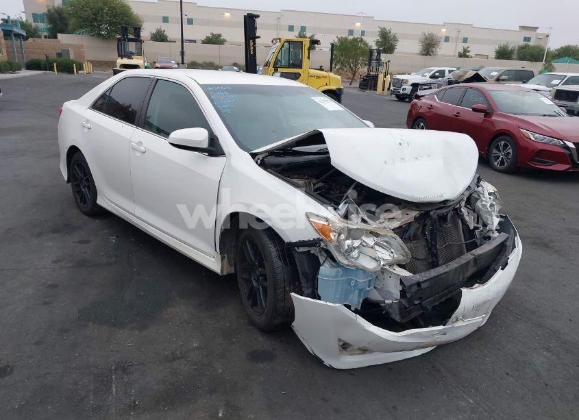 2014 Toyota Camry SE (VIN 4T1BF1FK9EU761191) main photo