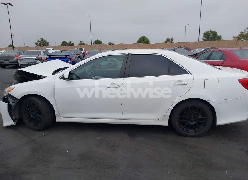 Photo 14 of 2014 Toyota Camry SE (VIN 4T1BF1FK9EU761191)