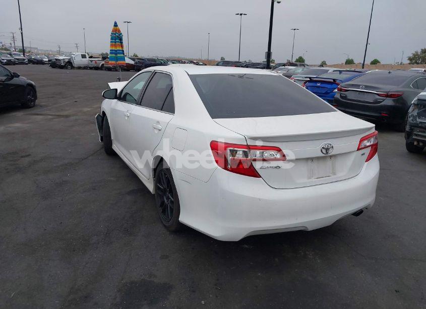 Photo 3 of 2014 Toyota Camry SE (VIN 4T1BF1FK9EU761191)