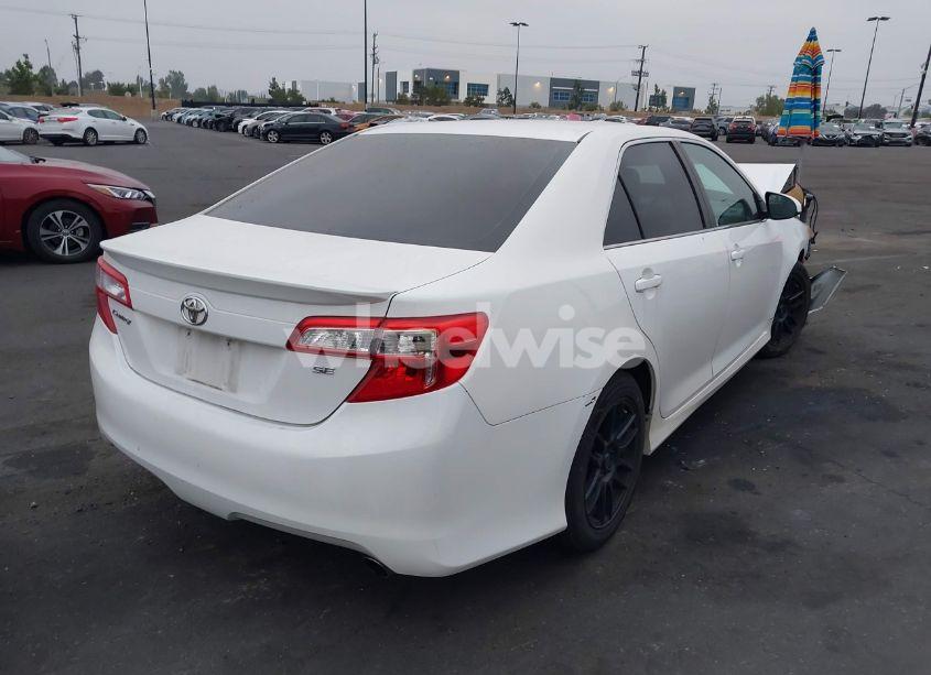 Photo 4 of 2014 Toyota Camry SE (VIN 4T1BF1FK9EU761191)