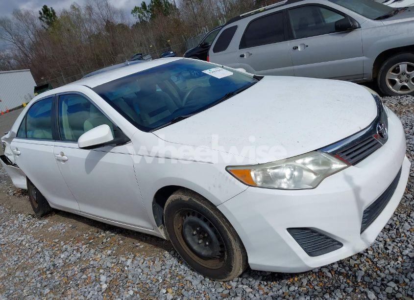2014 Toyota Camry L (VIN 4T1BF1FK9EU763572) main photo