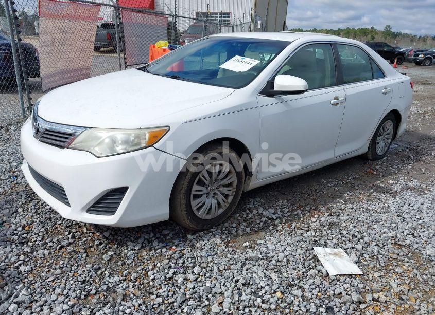 Photo 2 of 2014 Toyota Camry L (VIN 4T1BF1FK9EU763572)