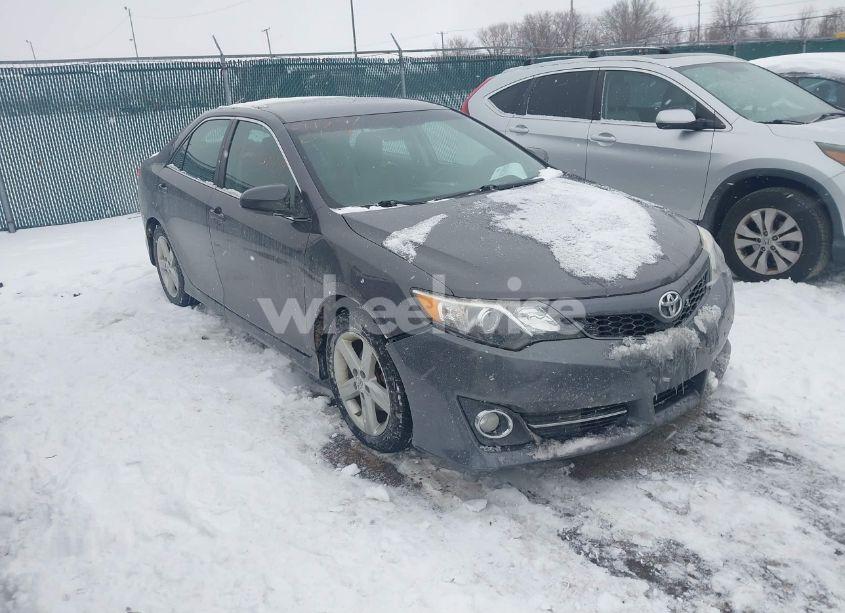 2014 Toyota Camry SE (VIN 4T1BF1FK9EU764253) main photo