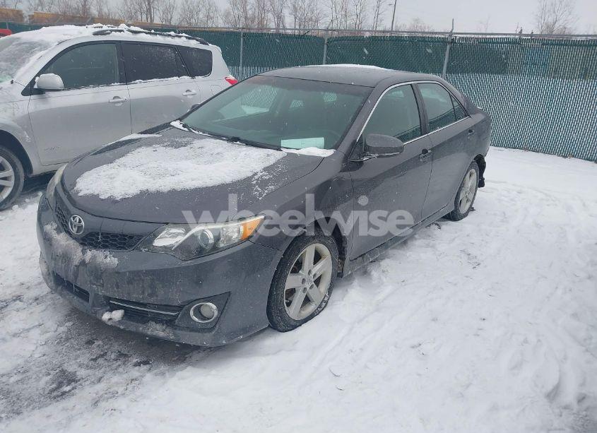 Photo 2 of 2014 Toyota Camry SE (VIN 4T1BF1FK9EU764253)