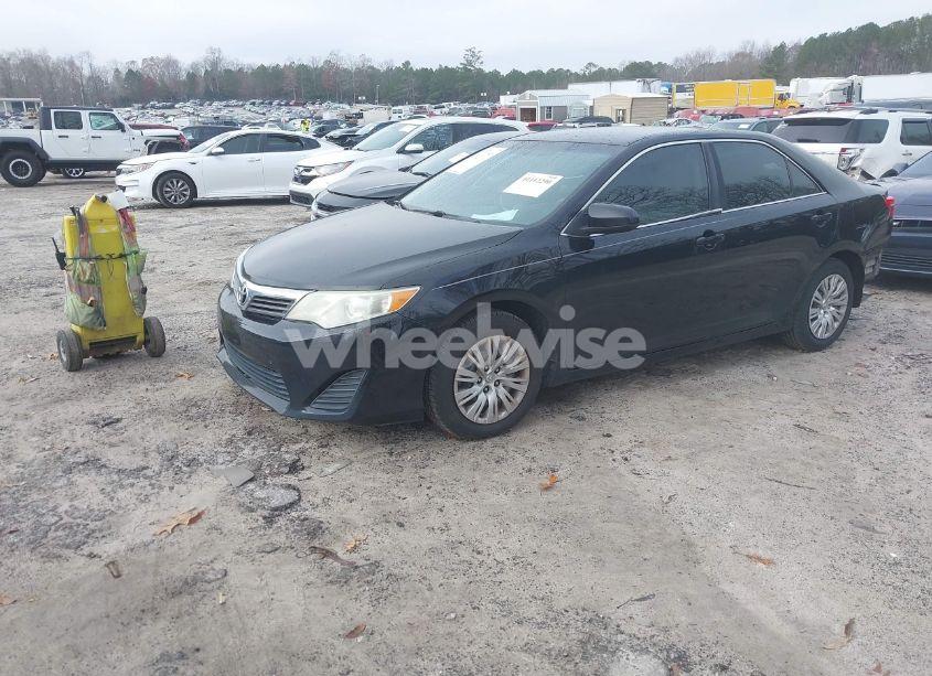 Photo 2 of 2014 Toyota Camry L (VIN 4T1BF1FK9EU765225)