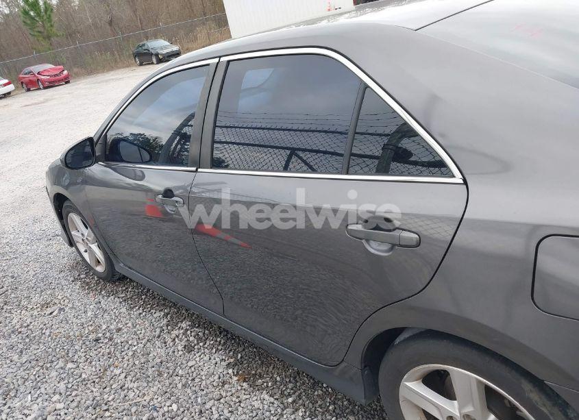 Photo 14 of 2014 Toyota Camry SE (VIN 4T1BF1FK9EU769002)