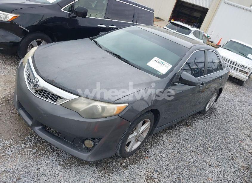 Photo 2 of 2014 Toyota Camry SE (VIN 4T1BF1FK9EU769002)