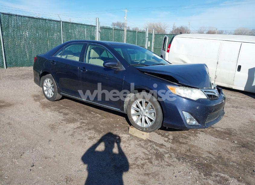 2014 Toyota Camry XLE (VIN 4T1BF1FK9EU778797) main photo