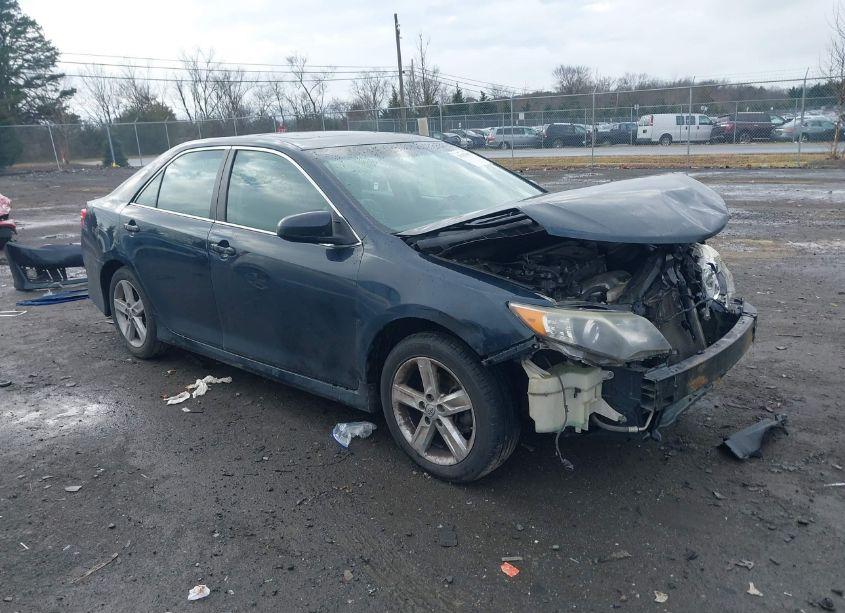 2014 Toyota Camry SE (VIN 4T1BF1FK9EU780842) main photo