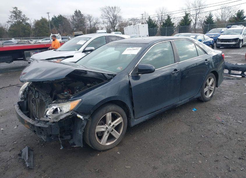 Photo 2 of 2014 Toyota Camry SE (VIN 4T1BF1FK9EU780842)