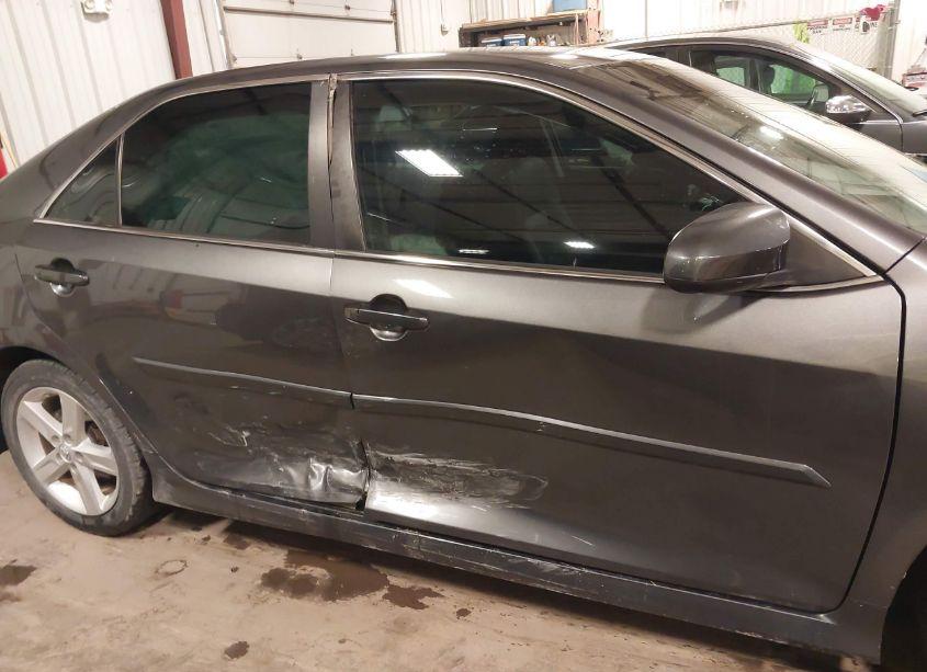 Photo 13 of 2014 Toyota Camry SE (VIN 4T1BF1FK9EU784163)