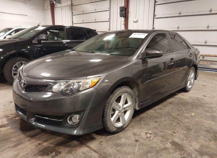 Photo 2 of 2014 Toyota Camry SE (VIN 4T1BF1FK9EU784163)