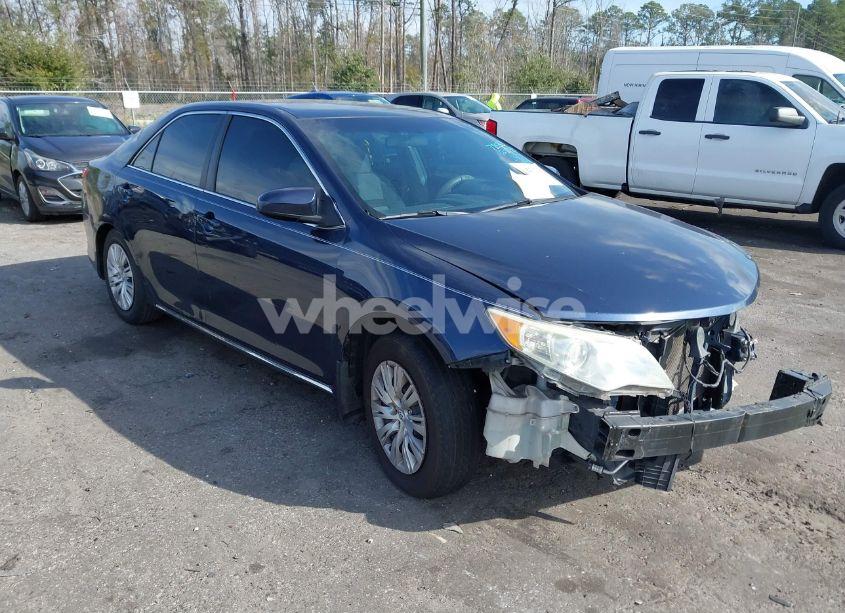 2014 Toyota Camry LE (VIN 4T1BF1FK9EU786947) main photo