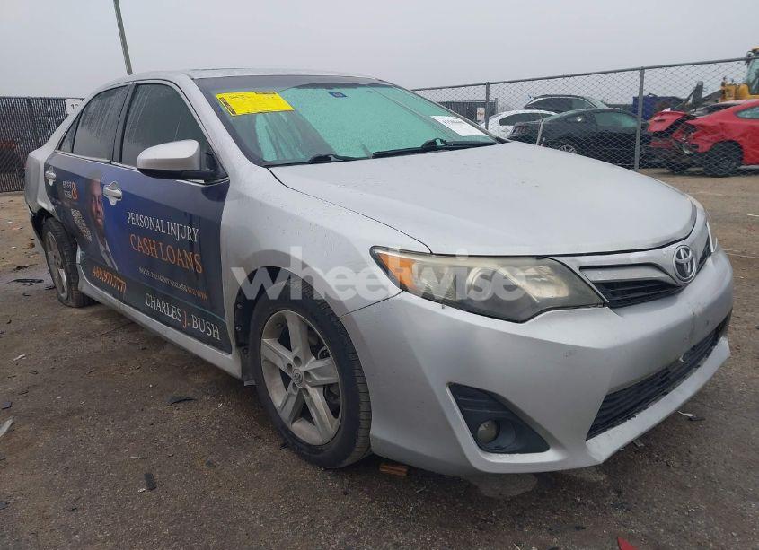 2014 Toyota Camry SE (VIN 4T1BF1FK9EU789105) main photo