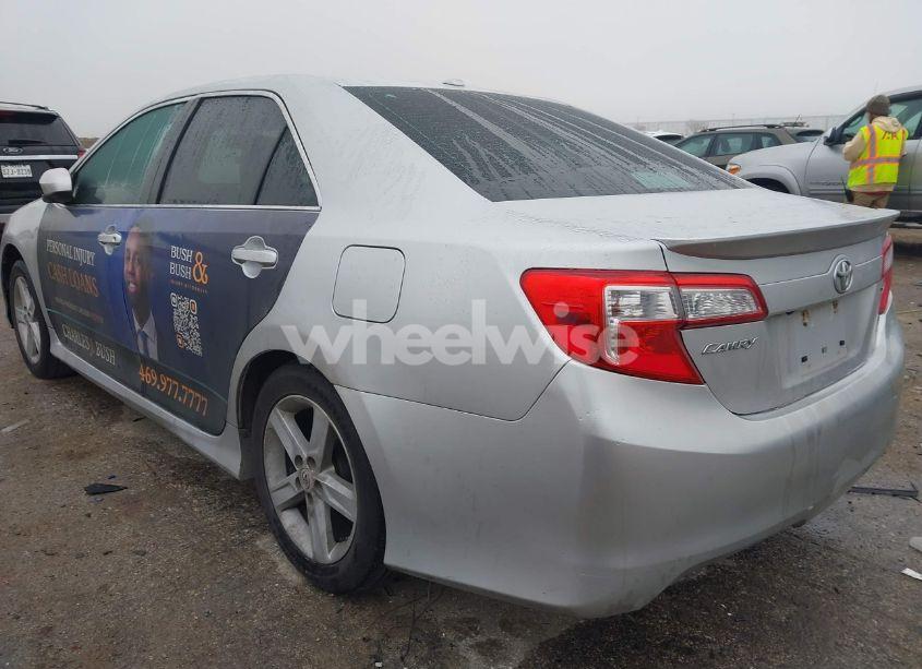 Photo 3 of 2014 Toyota Camry SE (VIN 4T1BF1FK9EU789105)