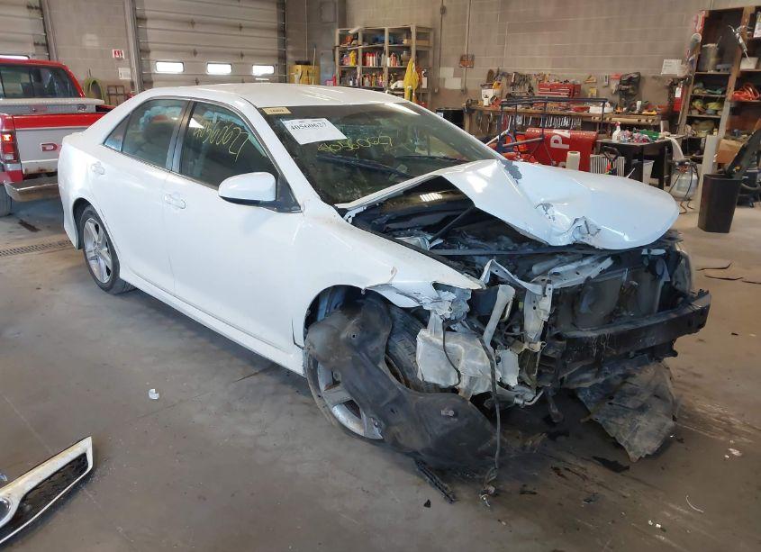 2014 Toyota Camry SE (VIN 4T1BF1FK9EU795910) main photo