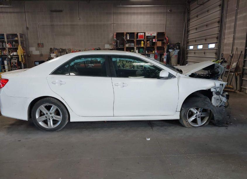 Photo 13 of 2014 Toyota Camry SE (VIN 4T1BF1FK9EU795910)