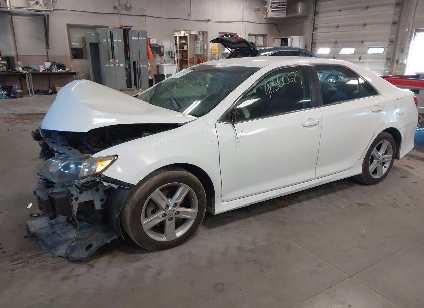 Photo 2 of 2014 Toyota Camry SE (VIN 4T1BF1FK9EU795910)