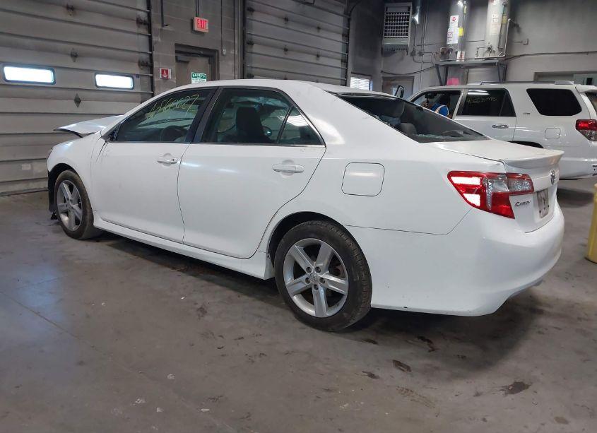 Photo 3 of 2014 Toyota Camry SE (VIN 4T1BF1FK9EU795910)