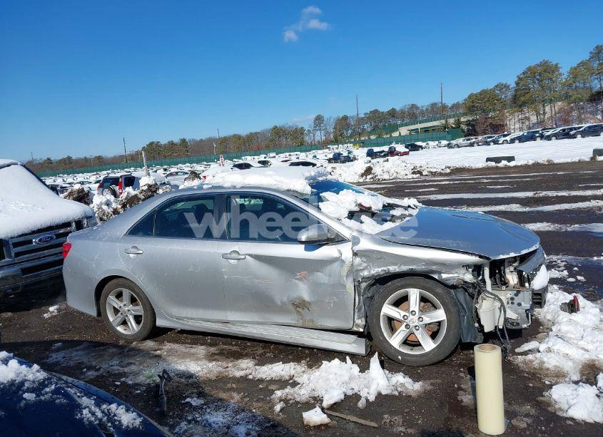 Photo 13 of 2014 Toyota Camry SE (VIN 4T1BF1FK9EU797527)