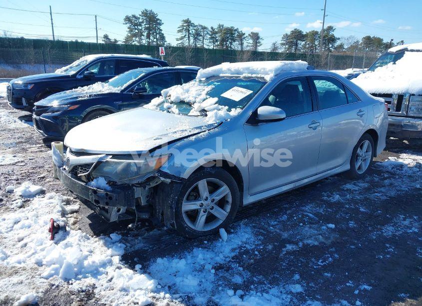 Photo 2 of 2014 Toyota Camry SE (VIN 4T1BF1FK9EU797527)