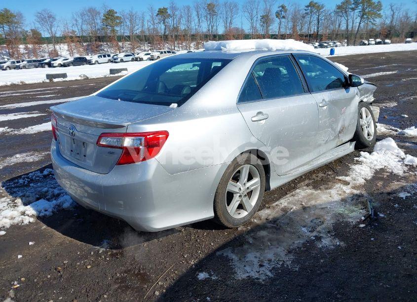Photo 4 of 2014 Toyota Camry SE (VIN 4T1BF1FK9EU797527)