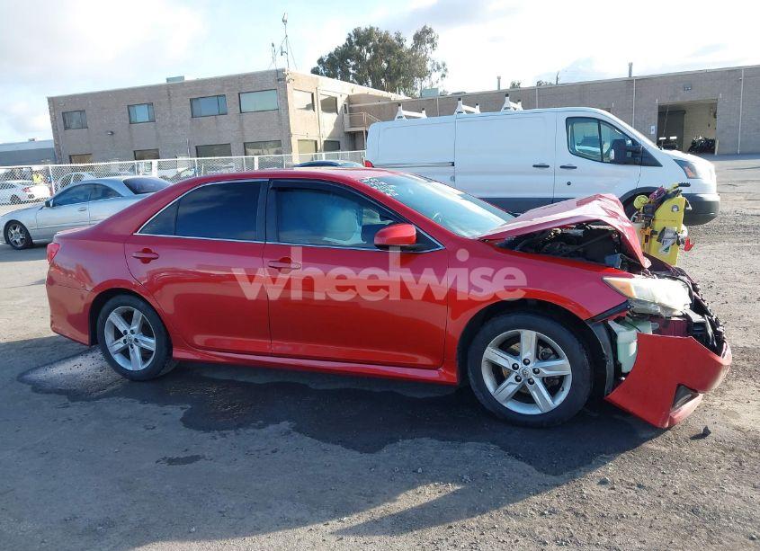Photo 13 of 2014 Toyota Camry SE (VIN 4T1BF1FK9EU800183)