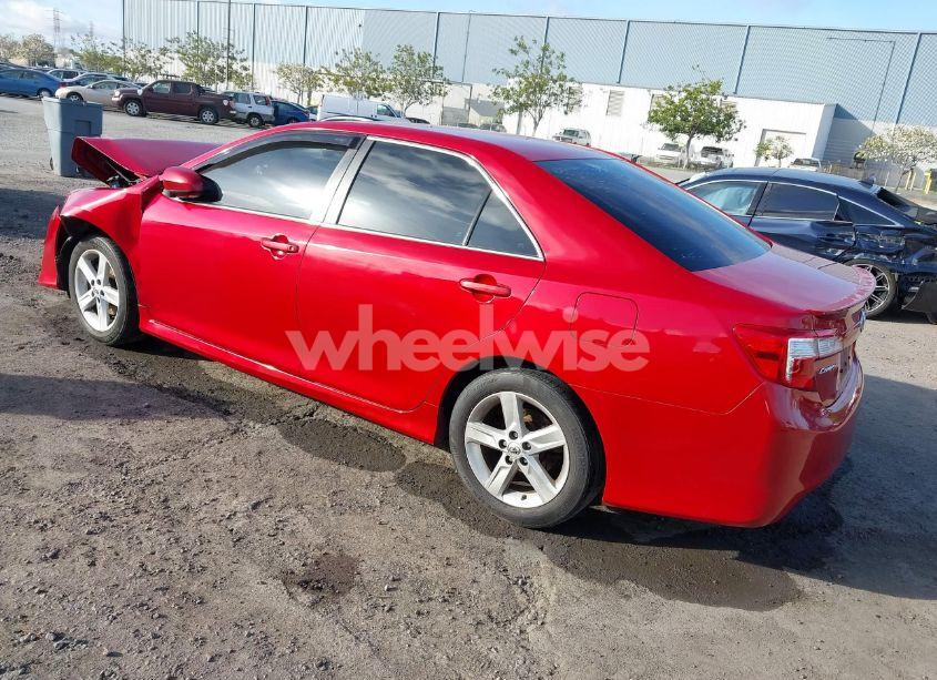 Photo 3 of 2014 Toyota Camry SE (VIN 4T1BF1FK9EU800183)