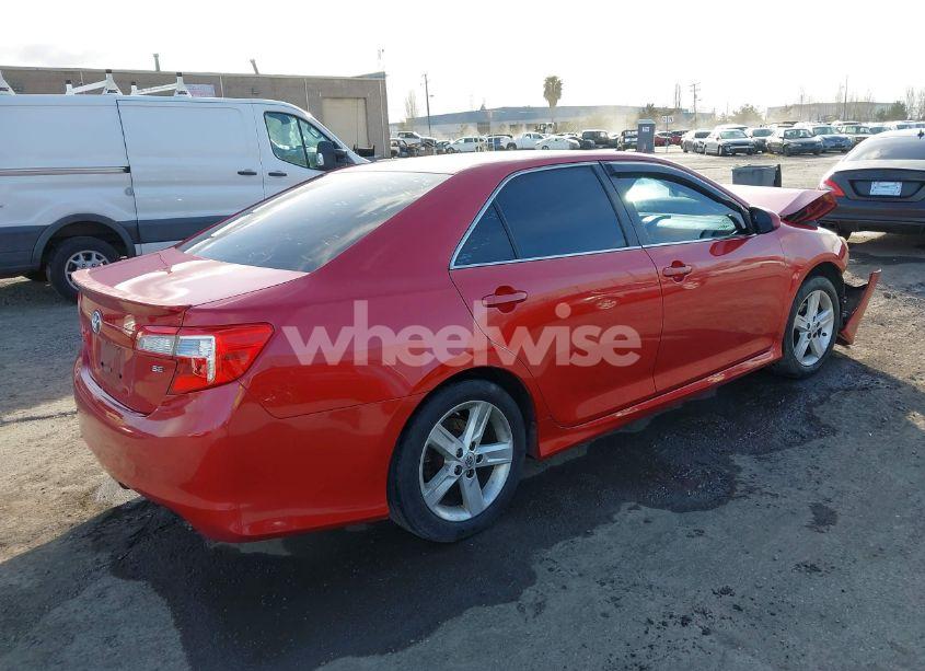 Photo 4 of 2014 Toyota Camry SE (VIN 4T1BF1FK9EU800183)