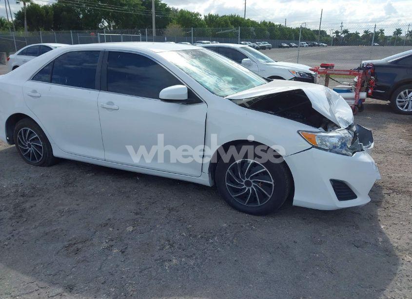 2014 Toyota Camry L (VIN 4T1BF1FK9EU804976) main photo