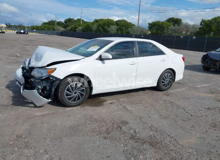 Photo 2 of 2014 Toyota Camry L (VIN 4T1BF1FK9EU804976)