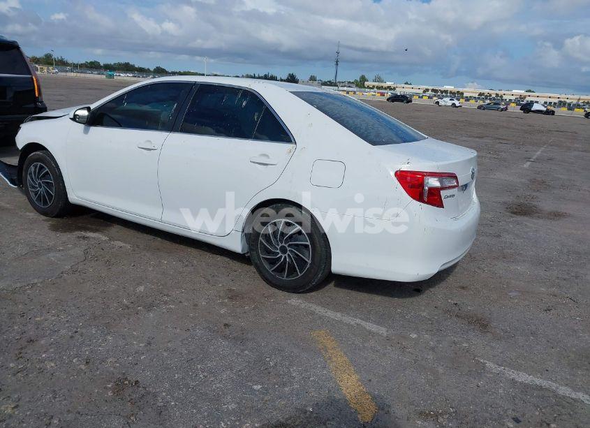 Photo 3 of 2014 Toyota Camry L (VIN 4T1BF1FK9EU804976)