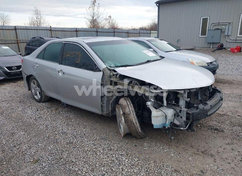 2014 Toyota Camry SE (VIN 4T1BF1FK9EU807165) main photo