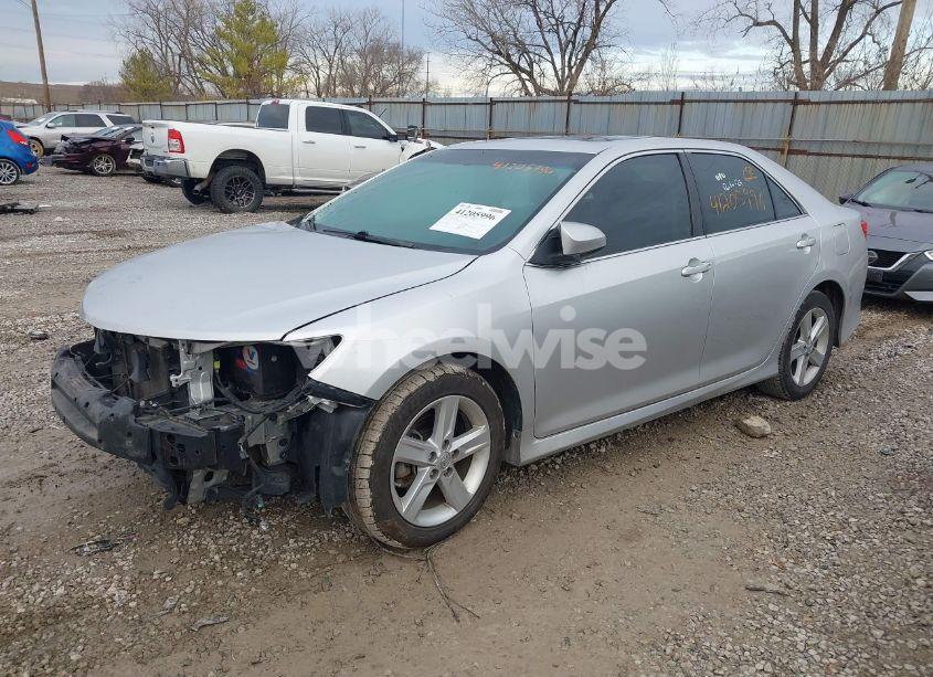 Photo 2 of 2014 Toyota Camry SE (VIN 4T1BF1FK9EU807165)