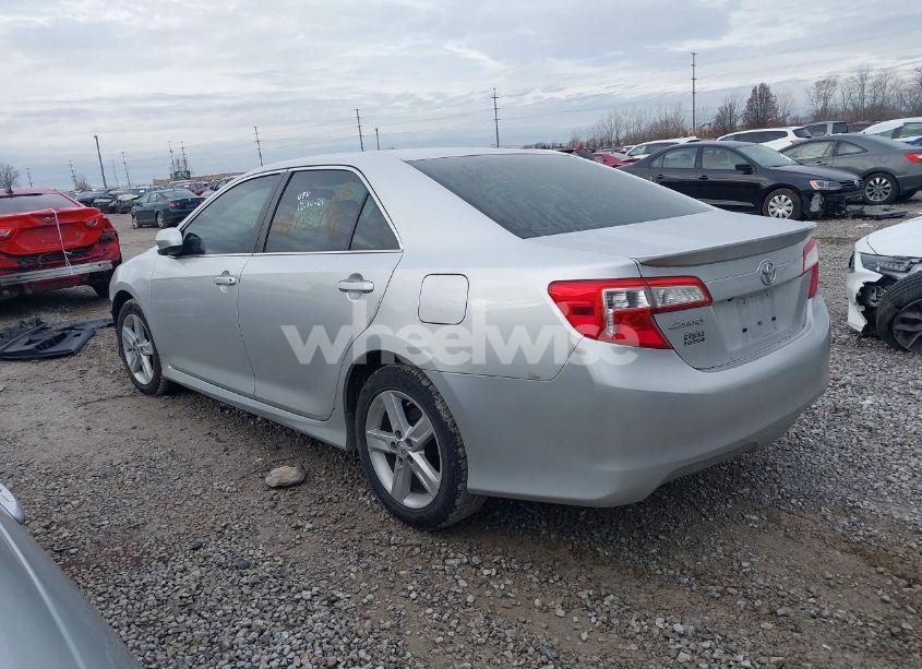 Photo 3 of 2014 Toyota Camry SE (VIN 4T1BF1FK9EU807165)