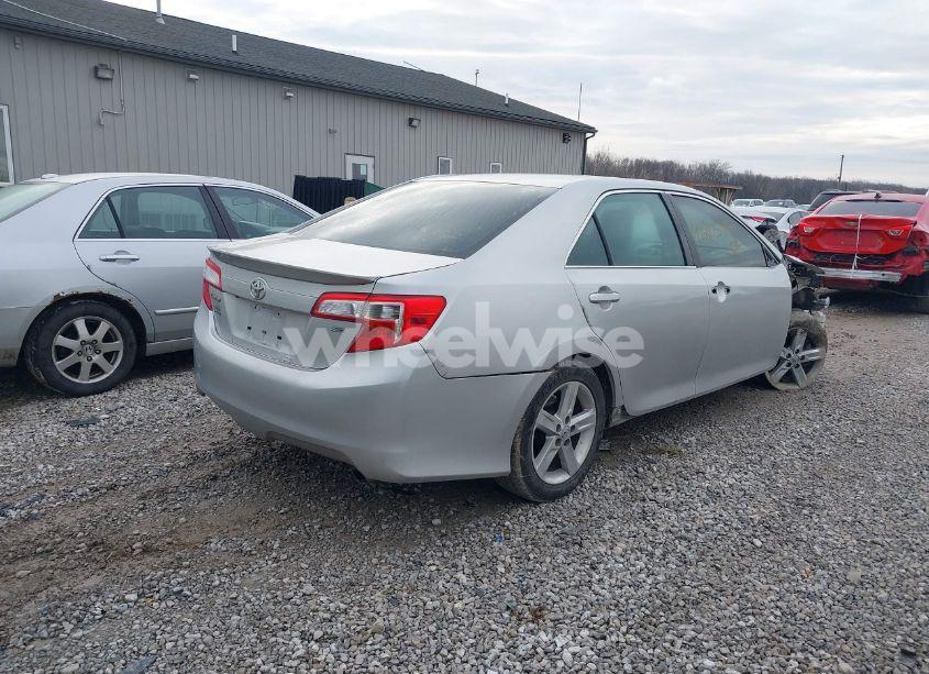 Photo 4 of 2014 Toyota Camry SE (VIN 4T1BF1FK9EU807165)