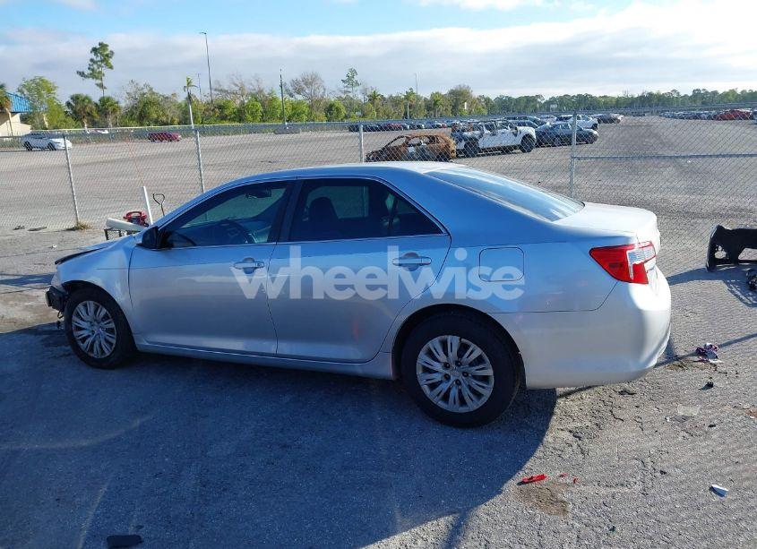 Photo 15 of 2014 Toyota Camry L (VIN 4T1BF1FK9EU811295)
