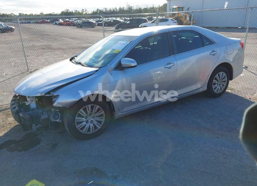 Photo 2 of 2014 Toyota Camry L (VIN 4T1BF1FK9EU811295)