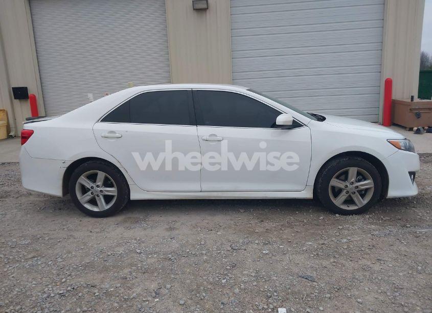 Photo 13 of 2014 Toyota Camry SE (VIN 4T1BF1FK9EU829375)