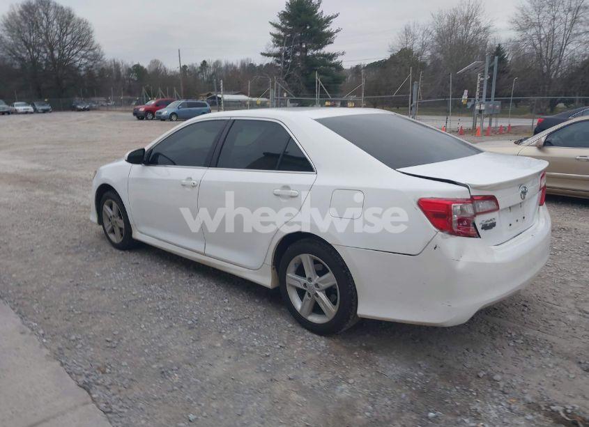Photo 3 of 2014 Toyota Camry SE (VIN 4T1BF1FK9EU829375)