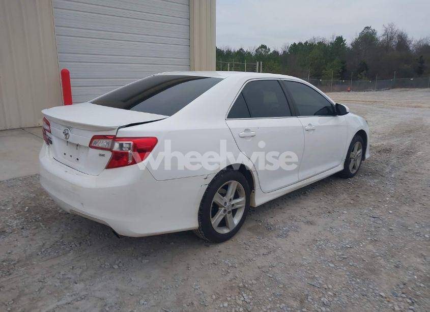 Photo 4 of 2014 Toyota Camry SE (VIN 4T1BF1FK9EU829375)
