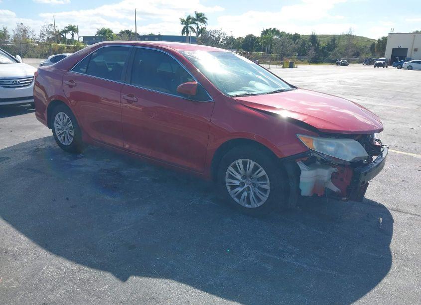 2014 Toyota Camry L (VIN 4T1BF1FK9EU845933) main photo