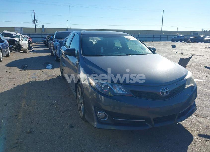 2014 Toyota Camry SE SPORT (VIN 4T1BF1FK9EU851151) main photo