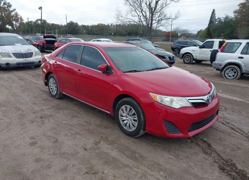 2014 Toyota Camry LE (VIN 4T1BF1FK9EU851974) main photo
