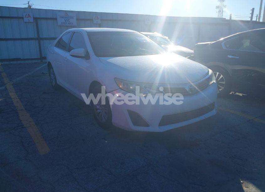 2014 Toyota Camry L (VIN 4T1BF1FK9EU868788) main photo