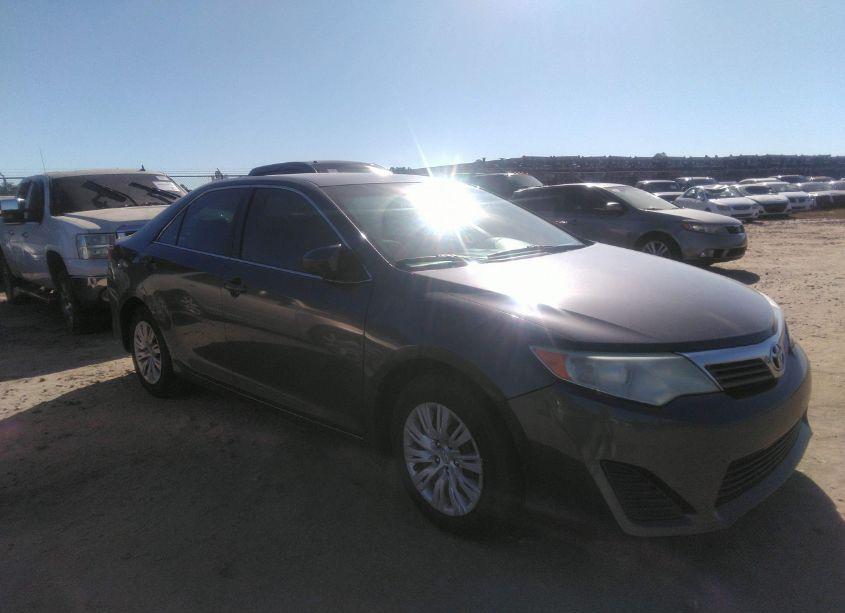 2014 Toyota Camry L (VIN 4T1BF1FK9EU870251) main photo