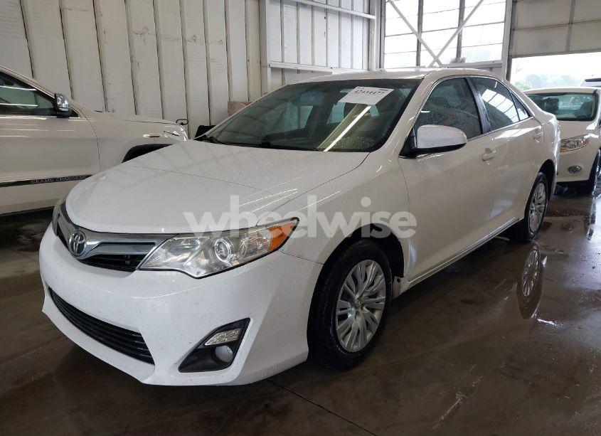 Photo 2 of 2014 Toyota Camry LE (VIN 4T1BF1FK9EU870721)