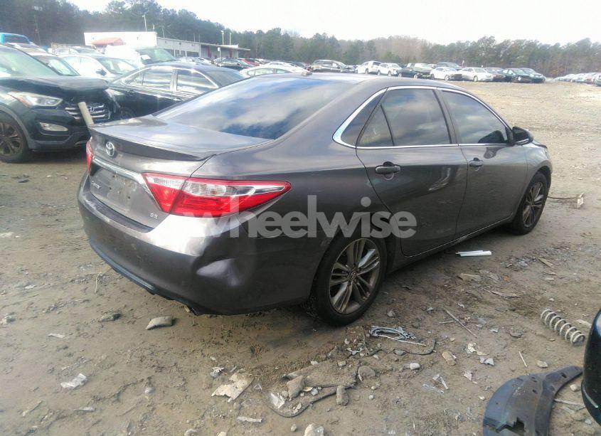 Photo 4 of 2015 Toyota Camry SE (VIN 4T1BF1FK9FU003563)