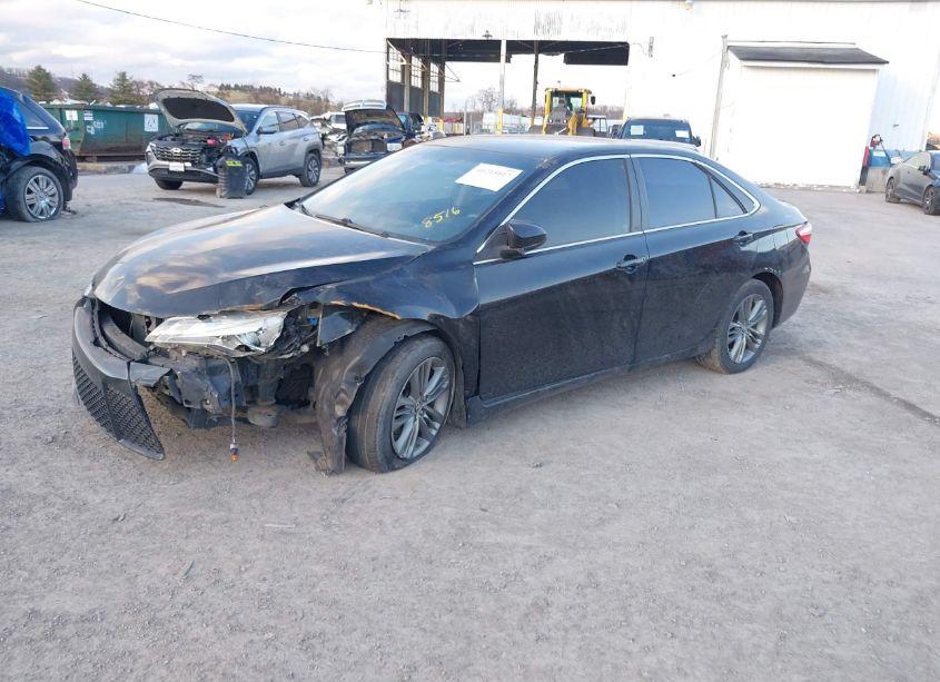 Photo 2 of 2015 Toyota Camry SE (VIN 4T1BF1FK9FU018516)